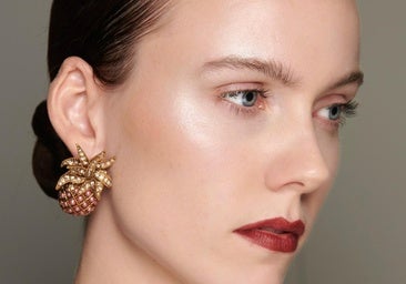 Este peinado es demasiado simple para ser tan elegante.